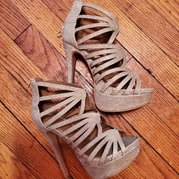 Scene Weaver Shoes - #346 gold stiletto shoe